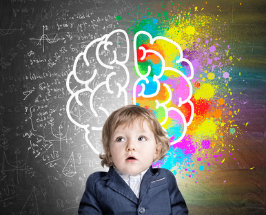 Enfant qui réfléchit
